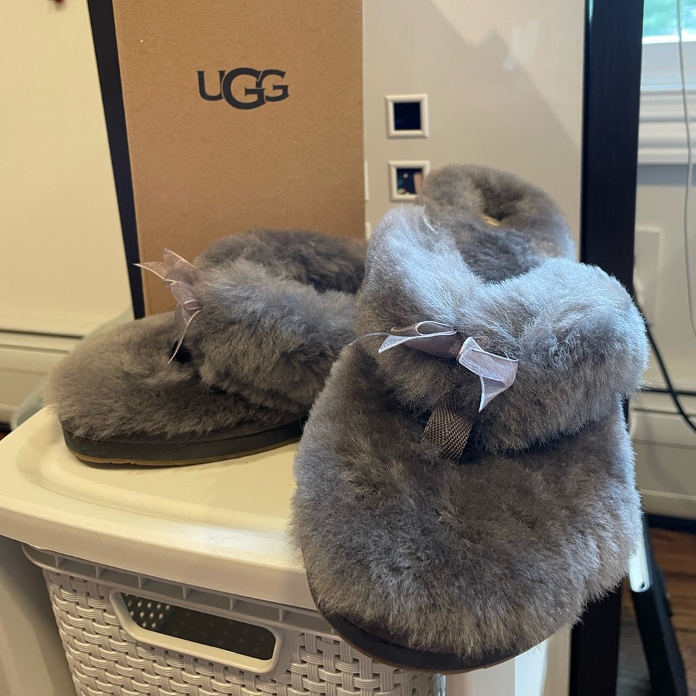 UGG slippers size 9